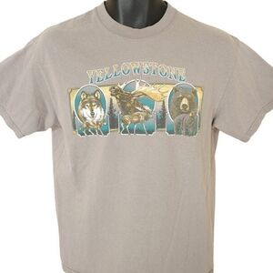 Yellowstone National Park T Shirt Mens Size Medium Vintage 90s Wolf Moose Bear